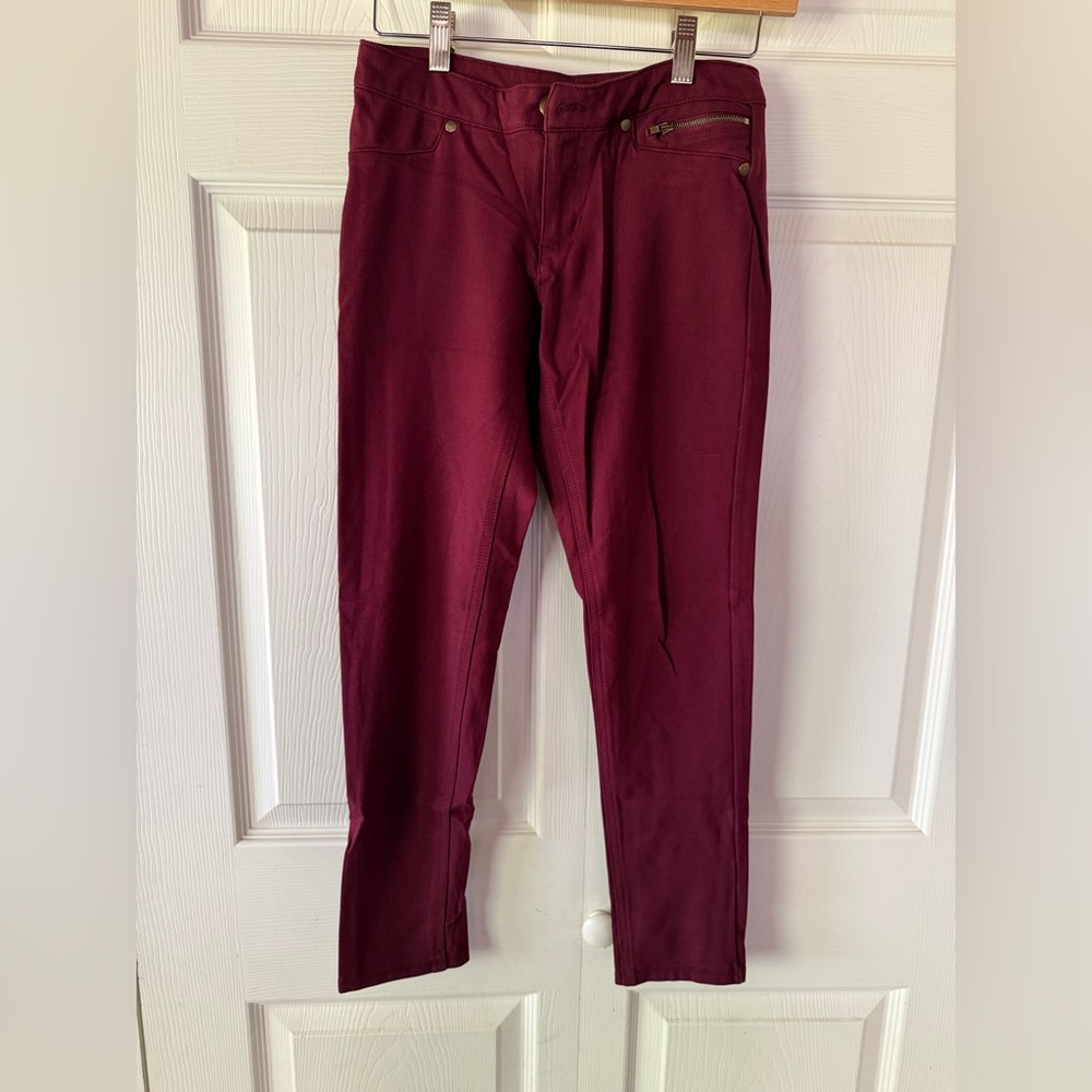 Women's Cropped Pants in Burgundy